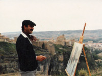 Miguel Romero, pintando con Cuenca al fondo